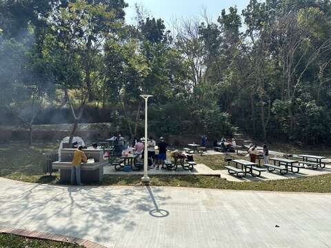 竹林烤肉區相揪一起烤肉