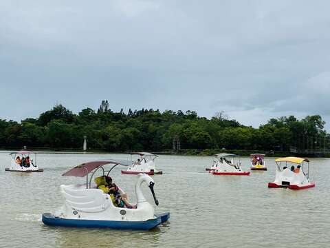 虎頭埤則可提供水域運動(含獨木舟、腳踏船、太陽能船遊湖)