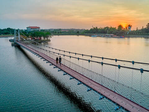 黃俊諺-霞餘暉映虎橋