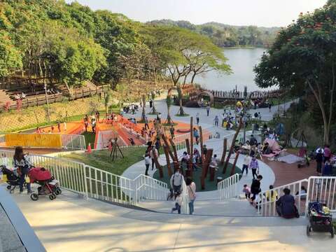 「全齡式地景遊憩場」於111年11月24日由黃偉哲市長開箱啟用