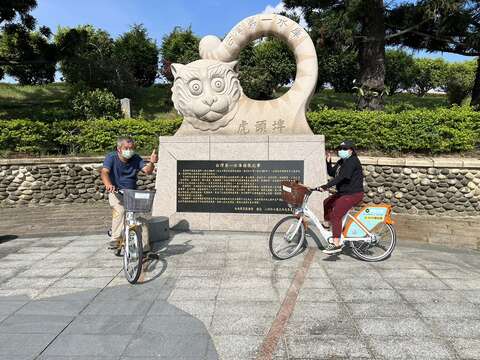 騎乘YouBike 2.0前30分鐘免費的優惠，繞行水庫環湖道路一圈約4.5公里